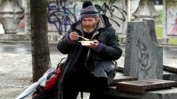 Η φτώχεια χτυπά εναν στους 3 Ελλήνες