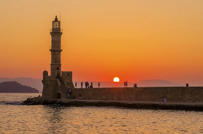 Chania: Queuing for a taxi – Empty squares at peak hours